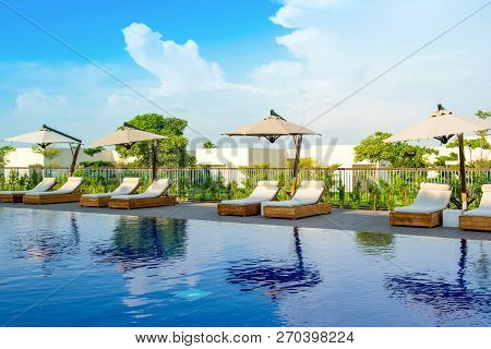 Ajman, United Arab Emirates - 30 October 2018: Pool Area With Sunbeds And Umbrellas In A Luxury Hote