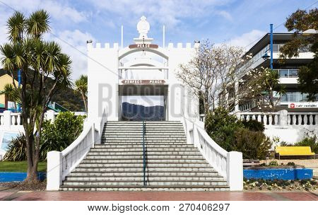 Picton New Zealand August 26 2017 The War Memorial Archway Located On The Picton Foreshore.