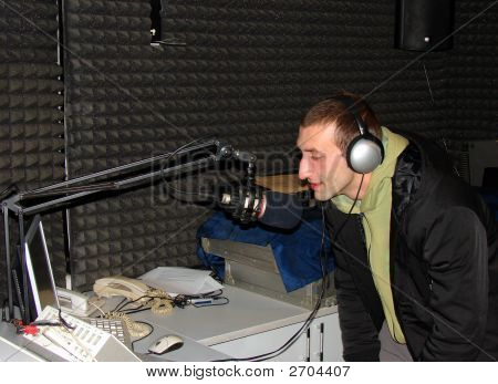 DJ v ateliéru