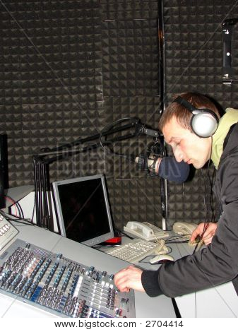 DJ