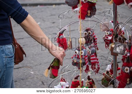 Women Looking And Buying At The Christmas Toy For Decoration - Finny Owls In The Showcase