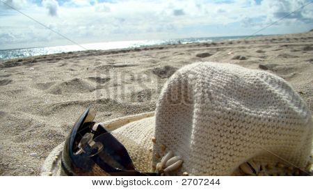 Beach hattu ja aurinkolasit