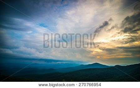 Rough Ridge Overlook Viewing Area Off Blue Ridge Parkway Scenery