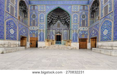 Main Gate To Sheikh Lotfollah Mosque Is One Of The Architectural Masterpieces Of Iranian, Standing O