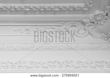Luxury White Wall Design Bas-relief With Stucco Mouldings Roccoco Element