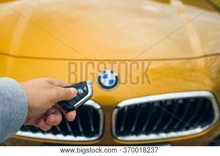 Russia Sochi Krasnaya Polyana June 4, 2020. Hand With Electronic Key From The New Golden City Suv Bm
