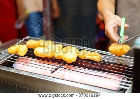Homemade Grill Chinese Bread Stick (chinese Donut Or Beh Teung Guai) At Yaowarat Thailand - Food Con