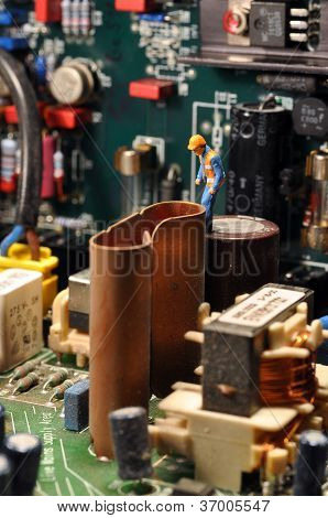 Miniatyyri työntekijän emolevy / sisällä pc