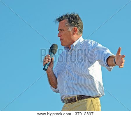 Mitt Romney campañas al aire libre