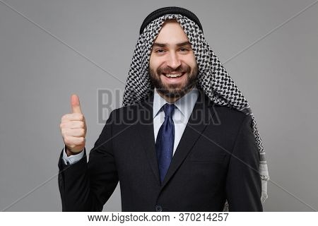 Smiling Young Bearded Arabian Muslim Businessman In Keffiyeh Kafiya Ring Igal Agal Classic Black Sui