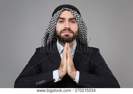 Bearded Arabian Muslim Businessman In Keffiyeh Kafiya Ring Igal Agal Classic Black Suit Shirt Isolat