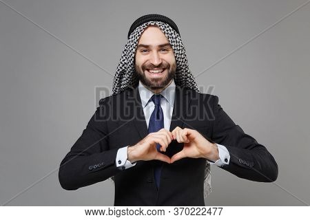 Smiling Bearded Arabian Muslim Businessman In Keffiyeh Kafiya Ring Igal Agal Classic Black Suit Isol