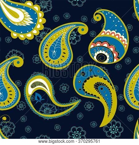 Green Ornament Repeat Vector Seamless Pattern. Vintage Leaf Design. Floral Elegant Wallpaper. Green 