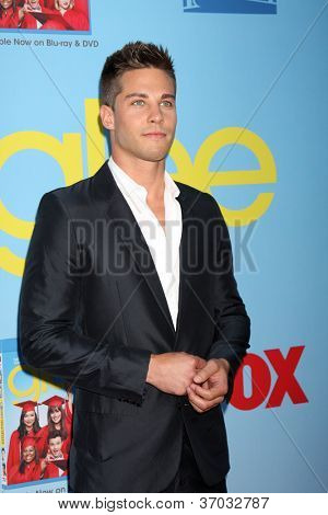 LOS ANGELES - SEP 12: Dean Geyer dorazí Glee čtvrté sezóny Premiere Screening na Paramount