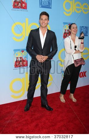 LOS ANGELES - SEP 12: Dean Geyer dorazí Glee čtvrté sezóny Premiere Screening na Paramount