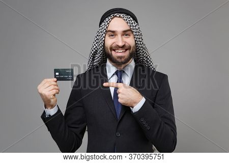 Smiling Arabian Muslim Businessman In Keffiyeh Kafiya Ring Igal Agal Classic Suit Isolated On Gray B