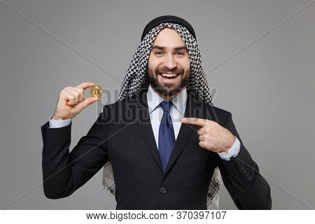 Funny Arabian Muslim Businessman In Keffiyeh Kafiya Ring Igal Agal Classic Suit Isolated On Gray Bac