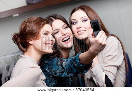 Šťastné holky foto session na mobil po zakoupení
