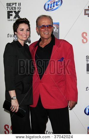 LOS ANGELES - SEP 8: ปีเตอร์ Weller ถึงที่คัดกรองทุกซีซั่น 5 