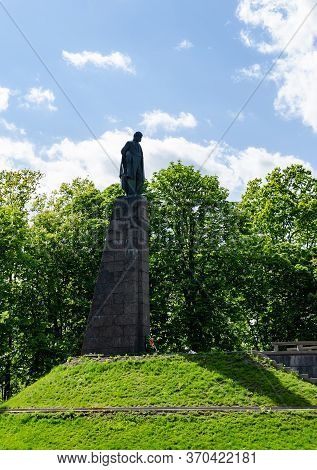 Burial Of The Prominent Ukrainian Poet Taras Shevchenko In The City Of Kaniv (cherkasy Region) On Ch