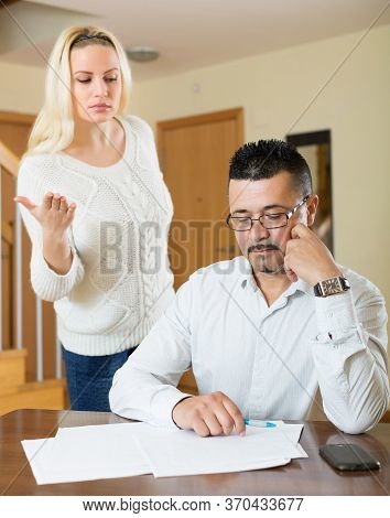 Quarrel In The Upset Family Due To Lack Of Money