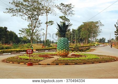 Bukidnon, Ph - Feb 6 - Camp Phillips Del Monte Pineapple Statue On February 6, 2013 In Bukidnon, Phi