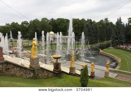 Suihkulähde Petrodvorets (Peterhof), Pietari, Venäjä.