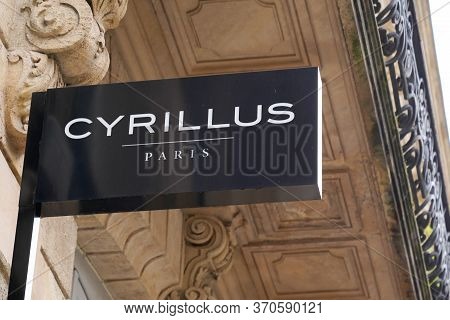Bordeaux , Aquitaine / France - 05 12 2020 : Cyrillus Logo Fashion Sign Store Men Clothing Shop Bran