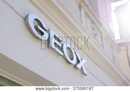 Bordeaux , Aquitaine / France - 05 05 2020 : Geox Shoes Store Sign Text And Shop Logo For Italian Cl