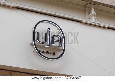 Bordeaux , Aquitaine / France - 05 12 2020 : Un Jour Ailleurs Uja Paris Shop Logo Sign Women Fashion