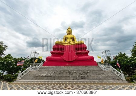 A Beautiful Big Buddha 