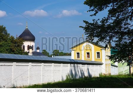 Village Novyy Byt, Chekhov District, Russia - September, 2019: The Monastery Of The Ascension Of Dav