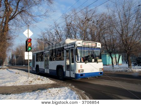 Trolejbus na rozdrożu