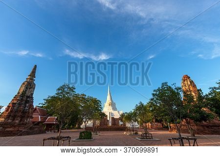 Temple Of The Golden Mount Is An Ancient Temple And Is Also An Important Tourist Attraction Of Phra 