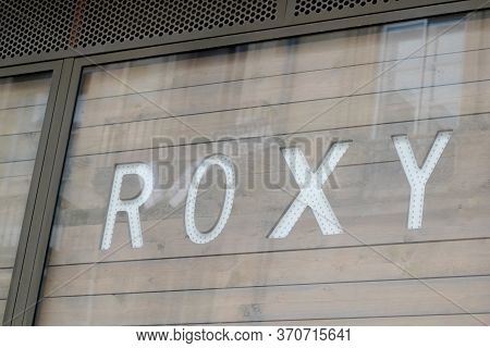 Bordeaux , Aquitaine / France - 06 01 2020 : Roxy Logo Sign Of Surf Brand Shop For Women Of Quiksilv