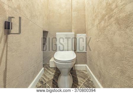 White Mounted Toilet Bowl In Modern Bathroom