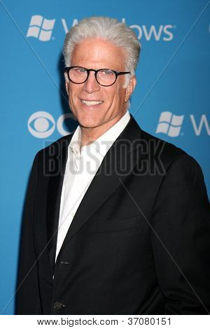 LOS ANGELES - SEP 15: Ted Danson ankommer til CBS 2012 falder premieren part på Greystone Manor på
