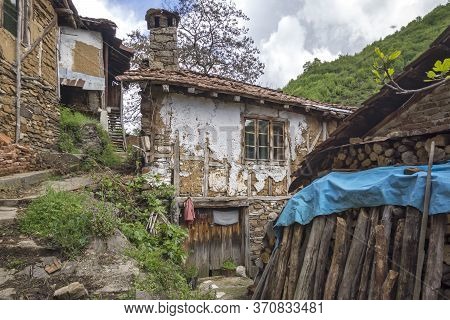 Pirin, Bulgaria -  May 2, 2014: Old Houses From The Nineteenth Century In Village Of Pirin, Blagoevg