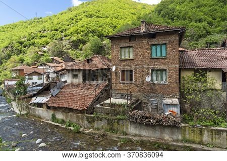 Pirin, Bulgaria -  May 2, 2014: Old Houses From The Nineteenth Century In Village Of Pirin, Blagoevg