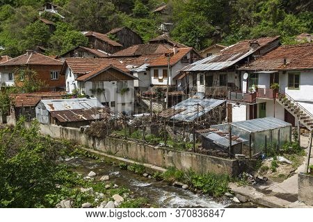 Pirin, Bulgaria -  May 2, 2014: Old Houses From The Nineteenth Century In Village Of Pirin, Blagoevg