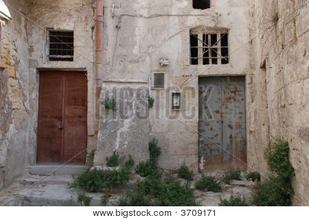 Puertas en Barisano Sassi