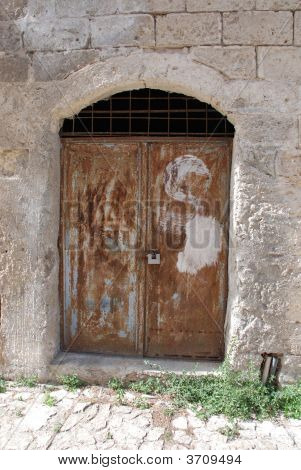 Puertas oxidadas en Barisano Sassi
