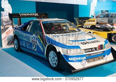 Paris, Ile De France / France - October 08 2018 : Mondial Paris Motor Show Peugeot 405 Race For Pike