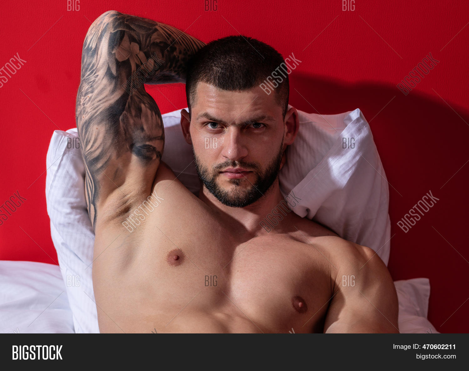 Hombre Musculoso Masturbandose