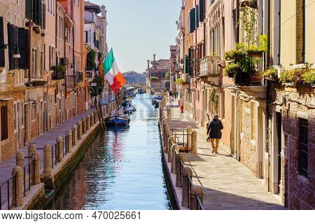 Venice, Italy - March 01, 2022: View Of The Rio De La Fornace Canal, With Building, Bridges, Boats, 