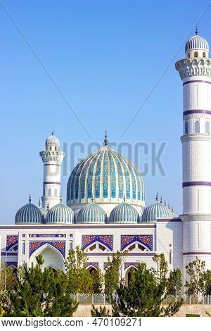 Dushanbe, Tajikistan - August 11, 2022: White Building Of Central Cathedral Mosque Of Dushanbe With 