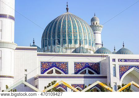 Dushanbe, Tajikistan - August 11, 2022: White Building Of Central Cathedral Mosque Of Dushanbe With 