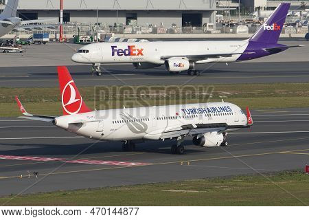Istanbul, Turkiye - September 17, 2022: Turkish Airlines Airbus A321-231 (7139) Landing To Istanbul 