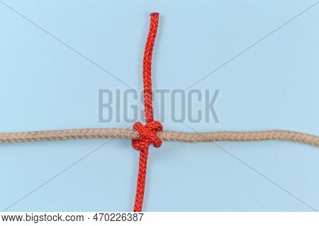 Tightened Rope Constrictor Knot, Used To Household Binding, Tied With An Accessory Cord Around The T