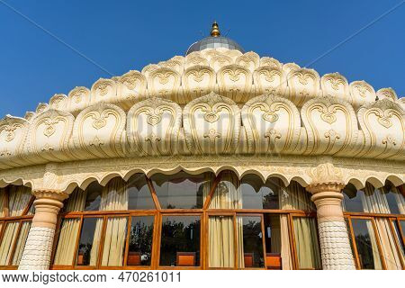 Bangalore, India - 09.01.2023: Close Up Of A Beautiful Roof Architecture Of The Art Of Living Ashram